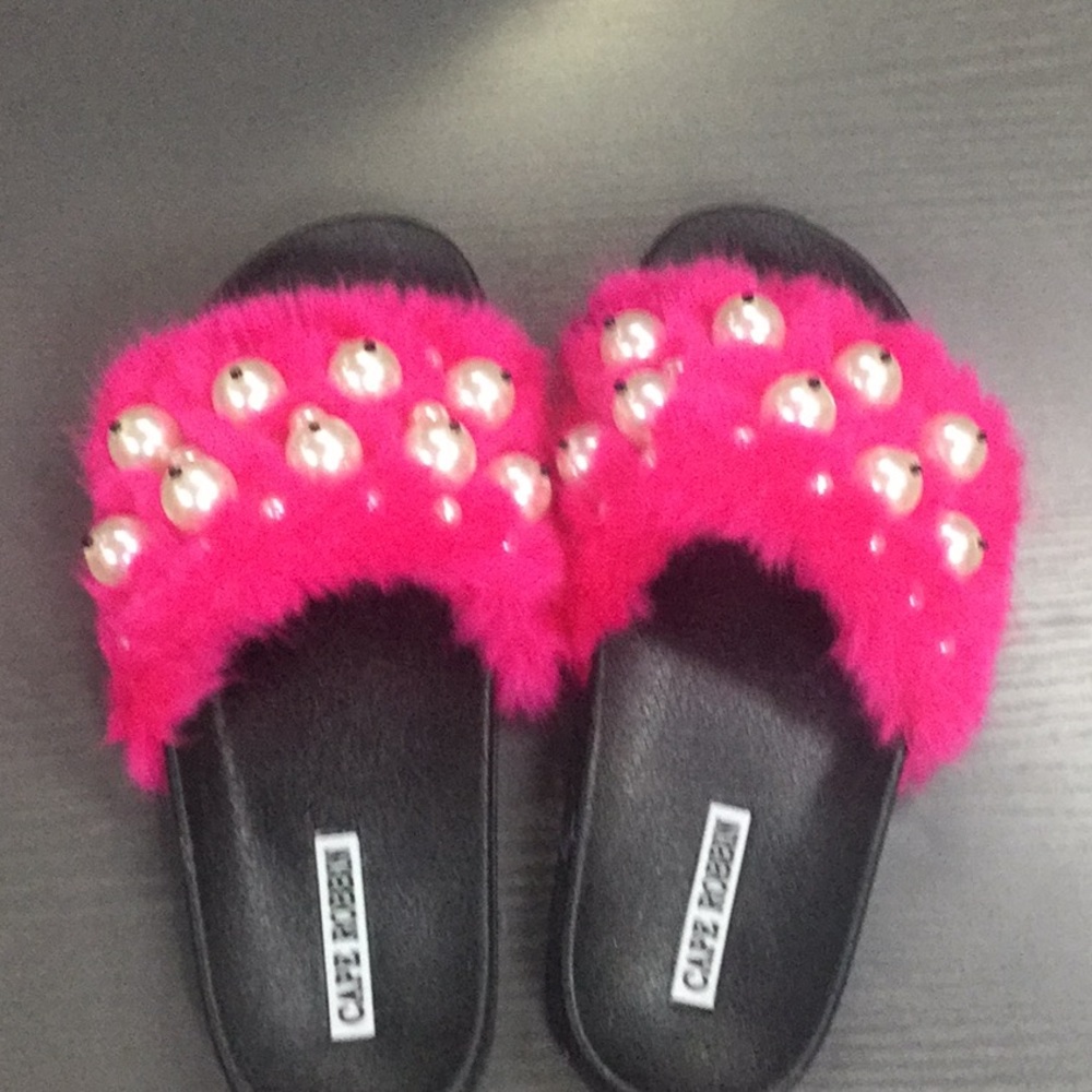 Furry pearl slippers